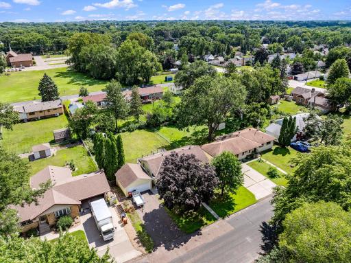 There are abundant dining and shopping options in each direction, and 3 public golf courses are within a 4-minute drive.