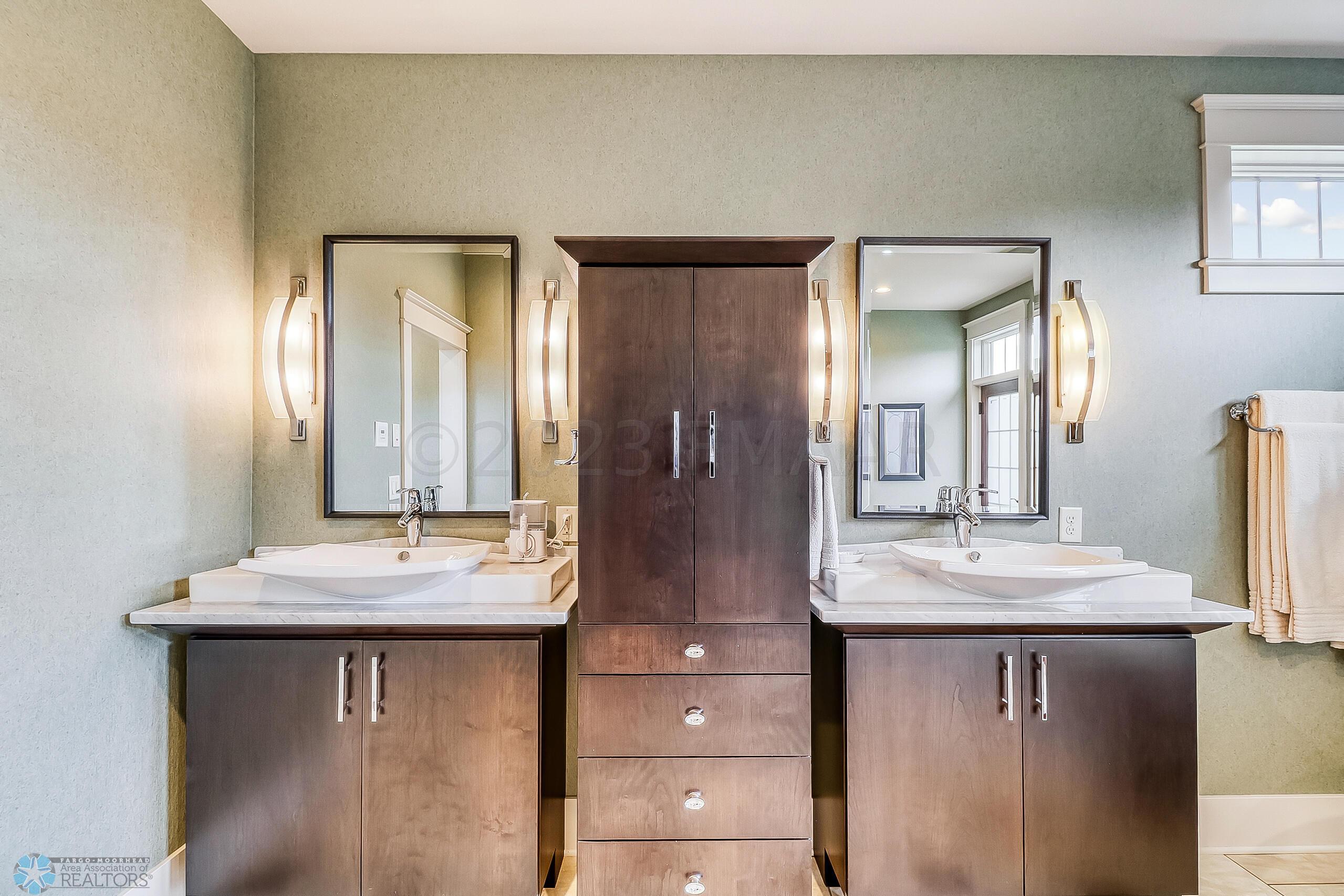 Primary Dual Sinks