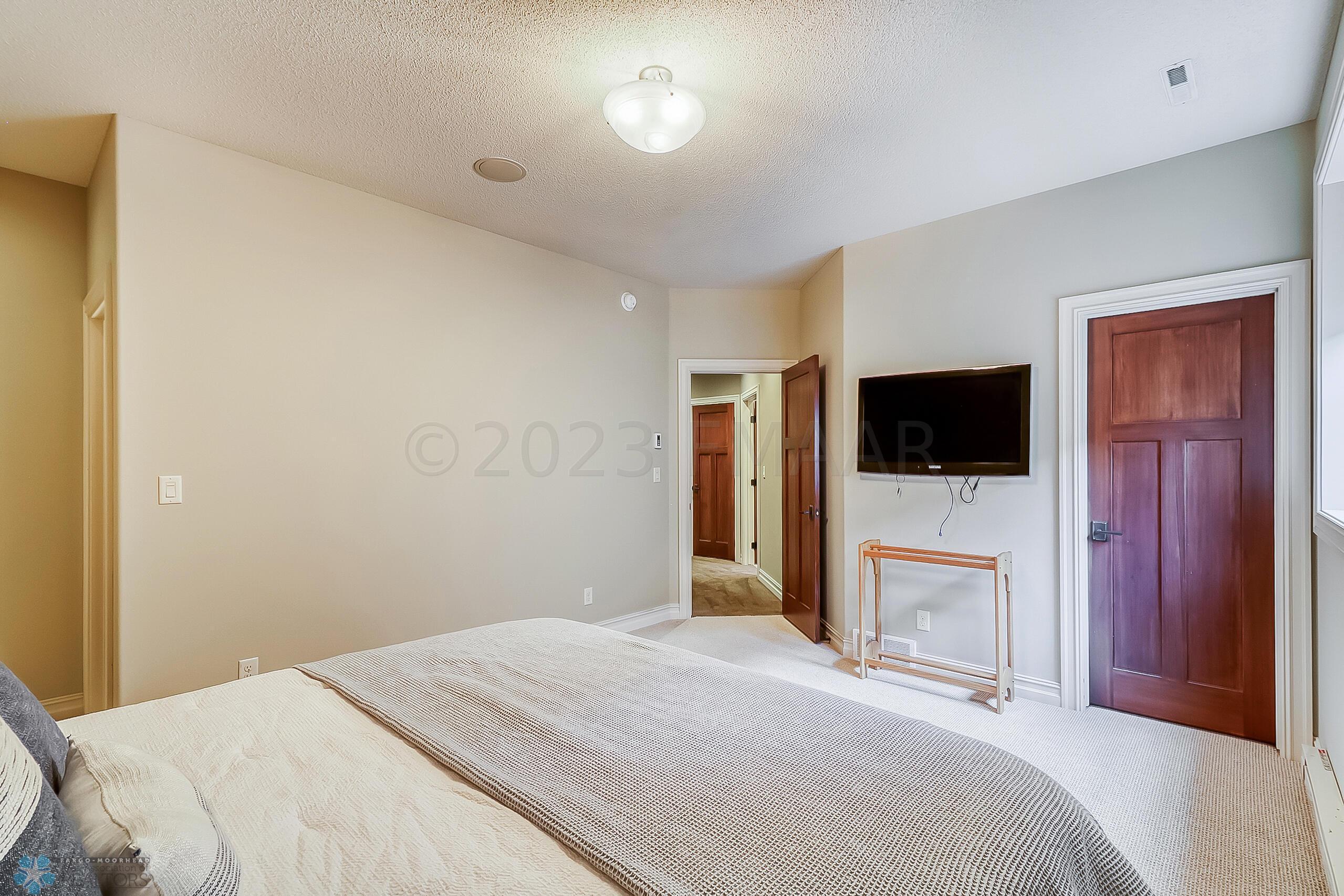 Basement Bedroom2_2