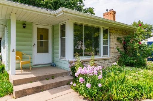 654 3rd Avenue NW, Saint Paul, MN 55112