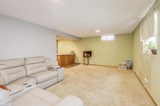 1646 Burke Avenue E, Saint Paul, MN 55109