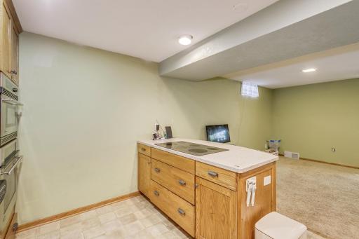 1646 Burke Avenue E, Saint Paul, MN 55109