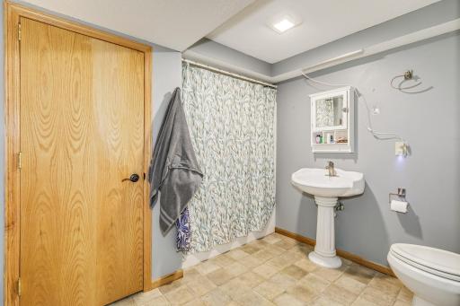 1646 Burke Avenue E, Saint Paul, MN 55109