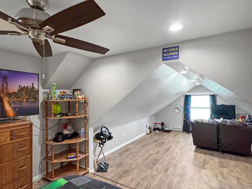 Off the sleeping area is a bonus space - use for a play area, gaming den, or reading nook