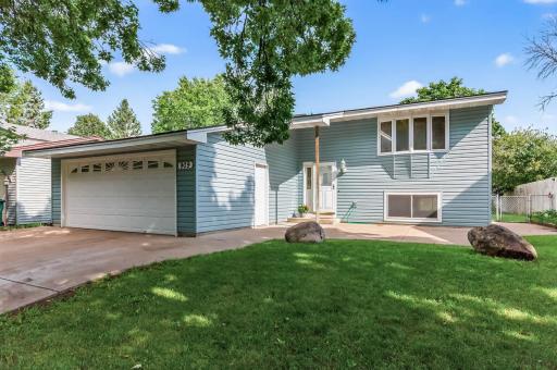 909 104th Avenue NW, Minneapolis, MN 55433