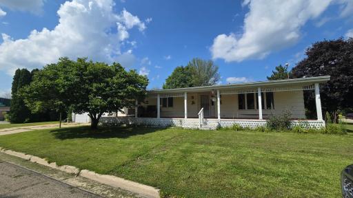 200 Thill Drive W, Rose Creek, MN 55970