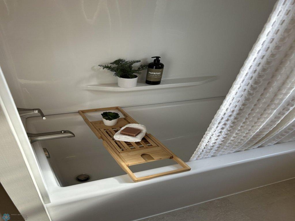 17-Bath Main.jpg