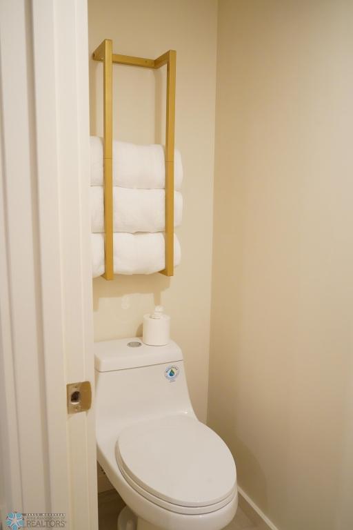 35-Bsmnt Bath.jpg