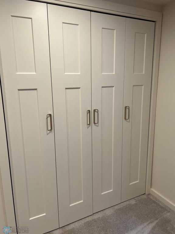 32-Closet.jpg