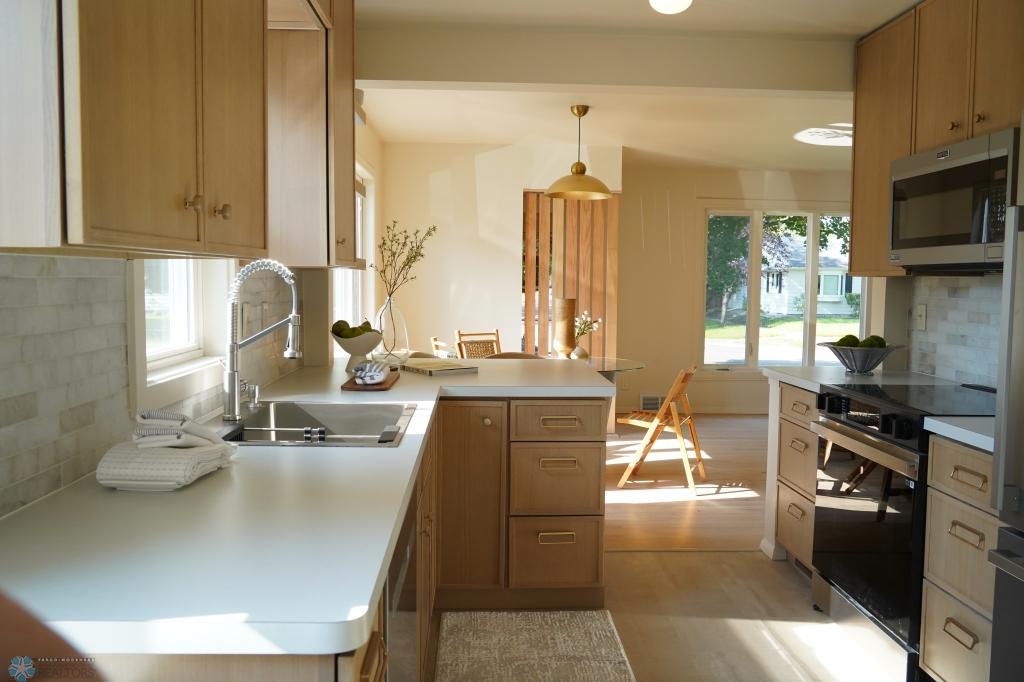 05-Kitchen.jpg