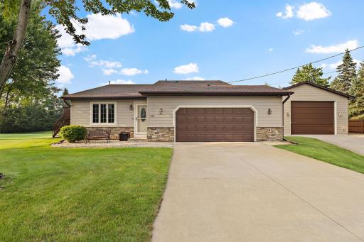 Vivid Spaces_445 196th Ln NE (Summer)_01.jpg
