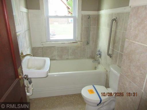 12 6th Avenue SE, Fairfax, MN 55332