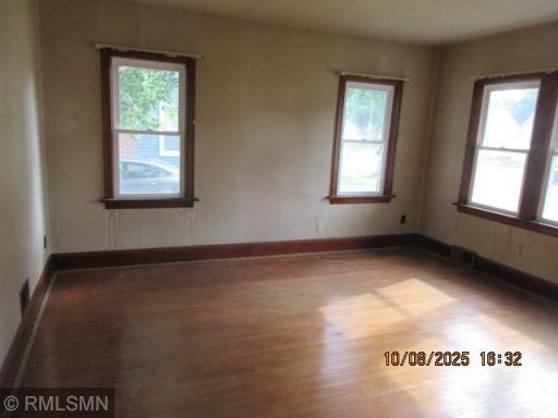 12 6th Avenue SE, Fairfax, MN 55332