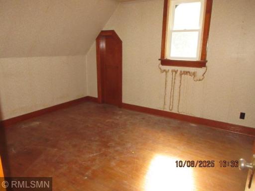 12 6th Avenue SE, Fairfax, MN 55332