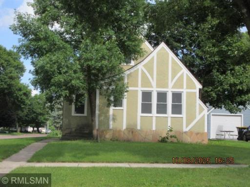 12 6th Avenue SE, Fairfax, MN 55332