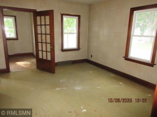 12 6th Avenue SE, Fairfax, MN 55332