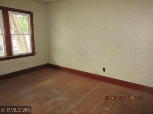 12 6th Avenue SE, Fairfax, MN 55332