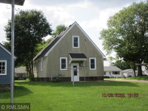 12 6th Avenue SE, Fairfax, MN 55332
