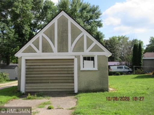 12 6th Avenue SE, Fairfax, MN 55332