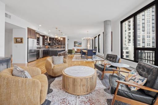 Situated with wide open spaces perfect for entertaining, with expansive views of the River and Downtown.