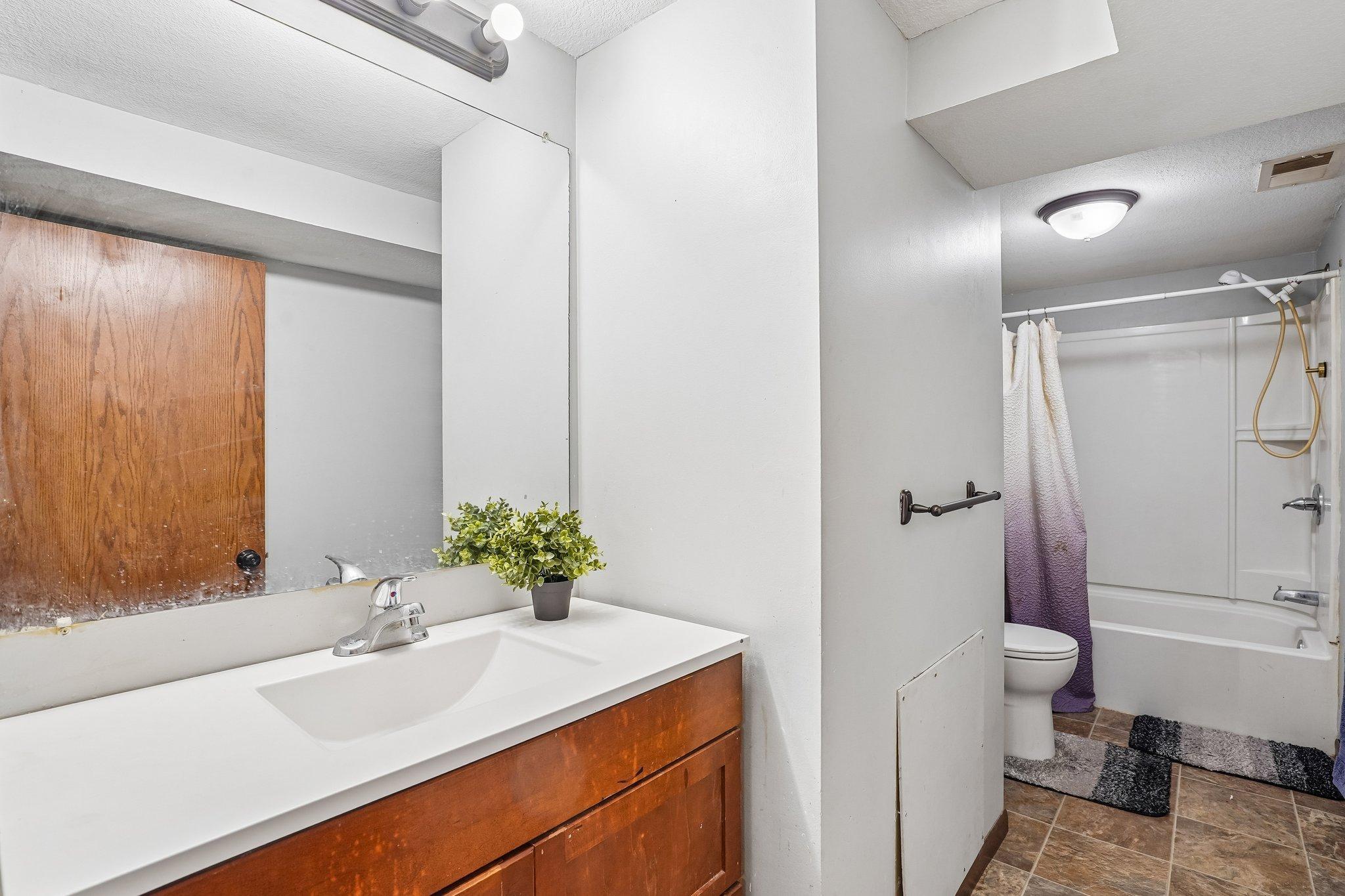 29-web-or-mls-Howe Ln-S0505-029.jpg