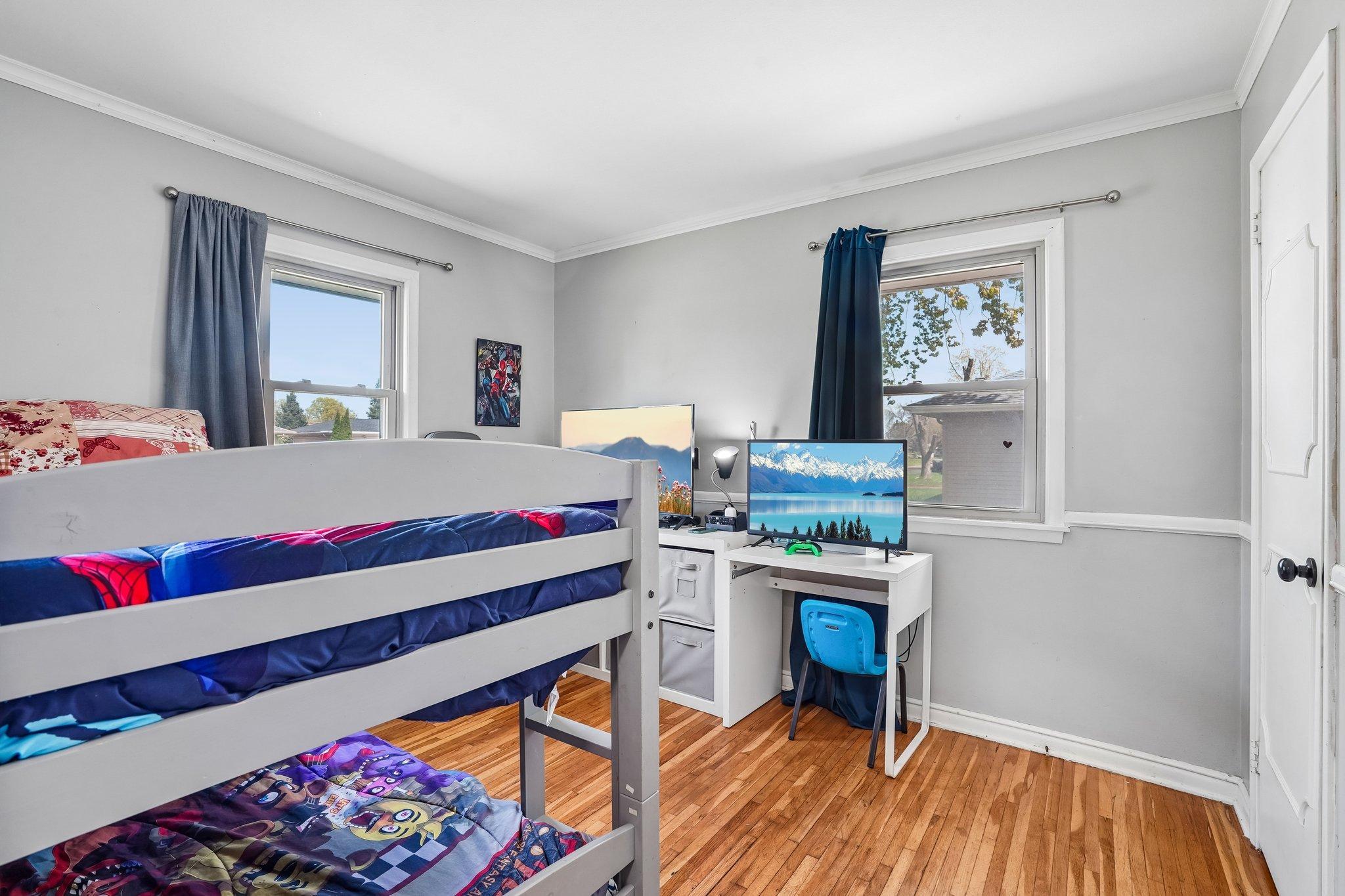 18-web-or-mls-Howe Ln-S0505-018.jpg