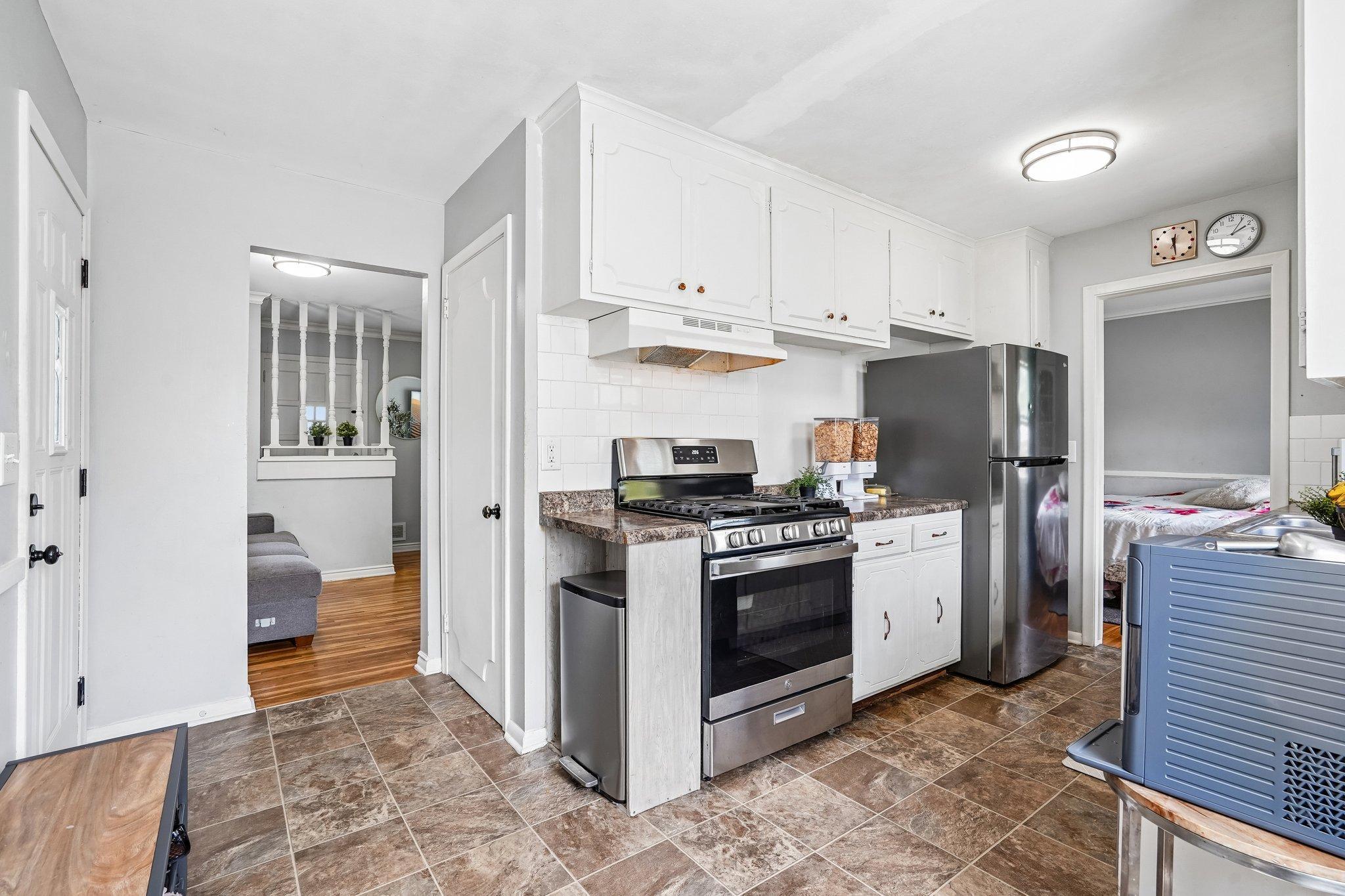 15-web-or-mls-Howe Ln-S0505-015.jpg