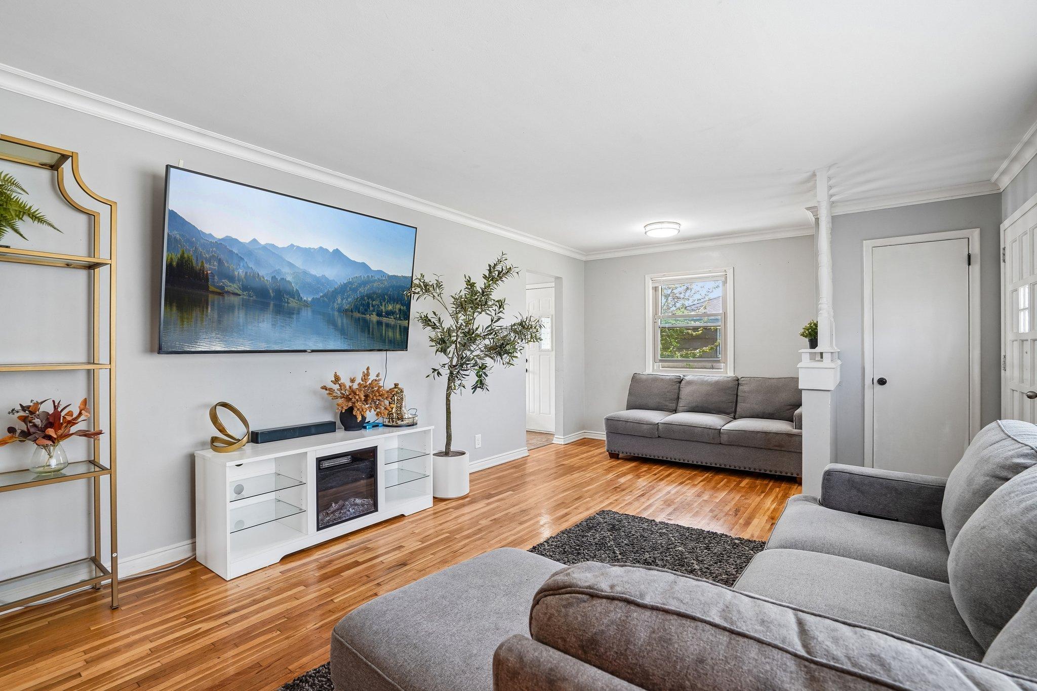 6-web-or-mls-Howe Ln-S0505-006.jpg