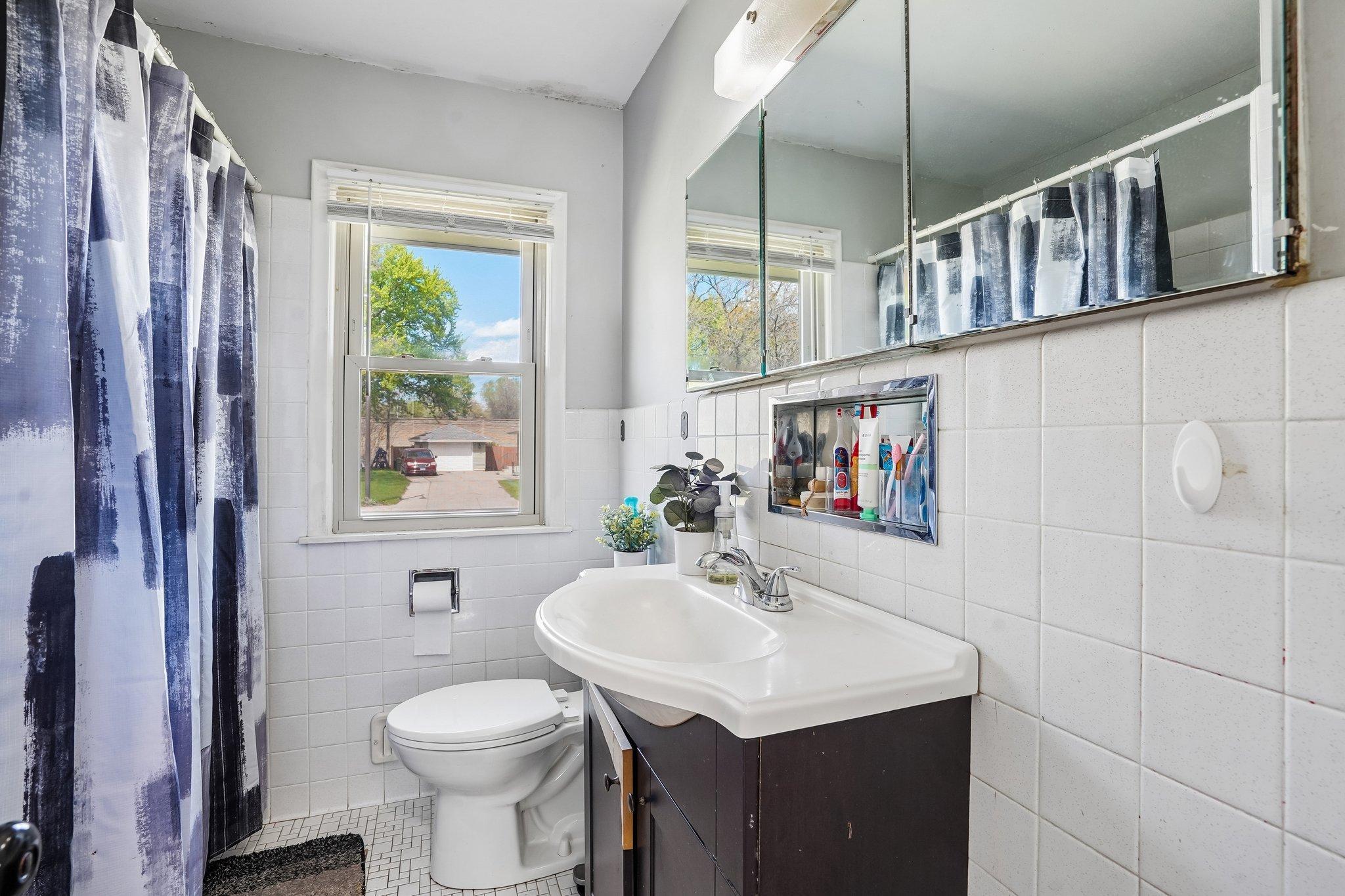 17-web-or-mls-Howe Ln-S0505-017.jpg