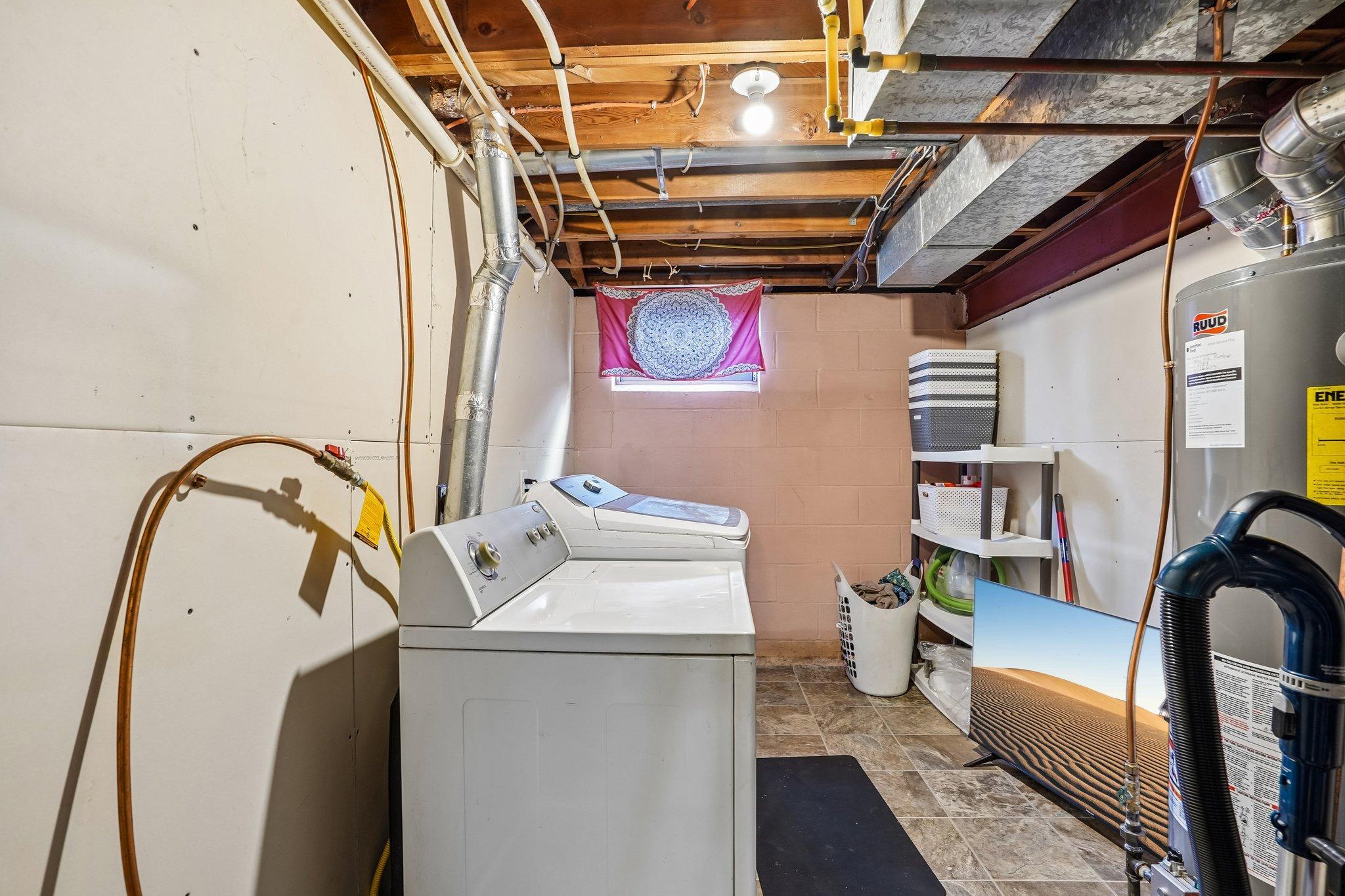 33-web-or-mls-Howe Ln-S0505-033.jpg