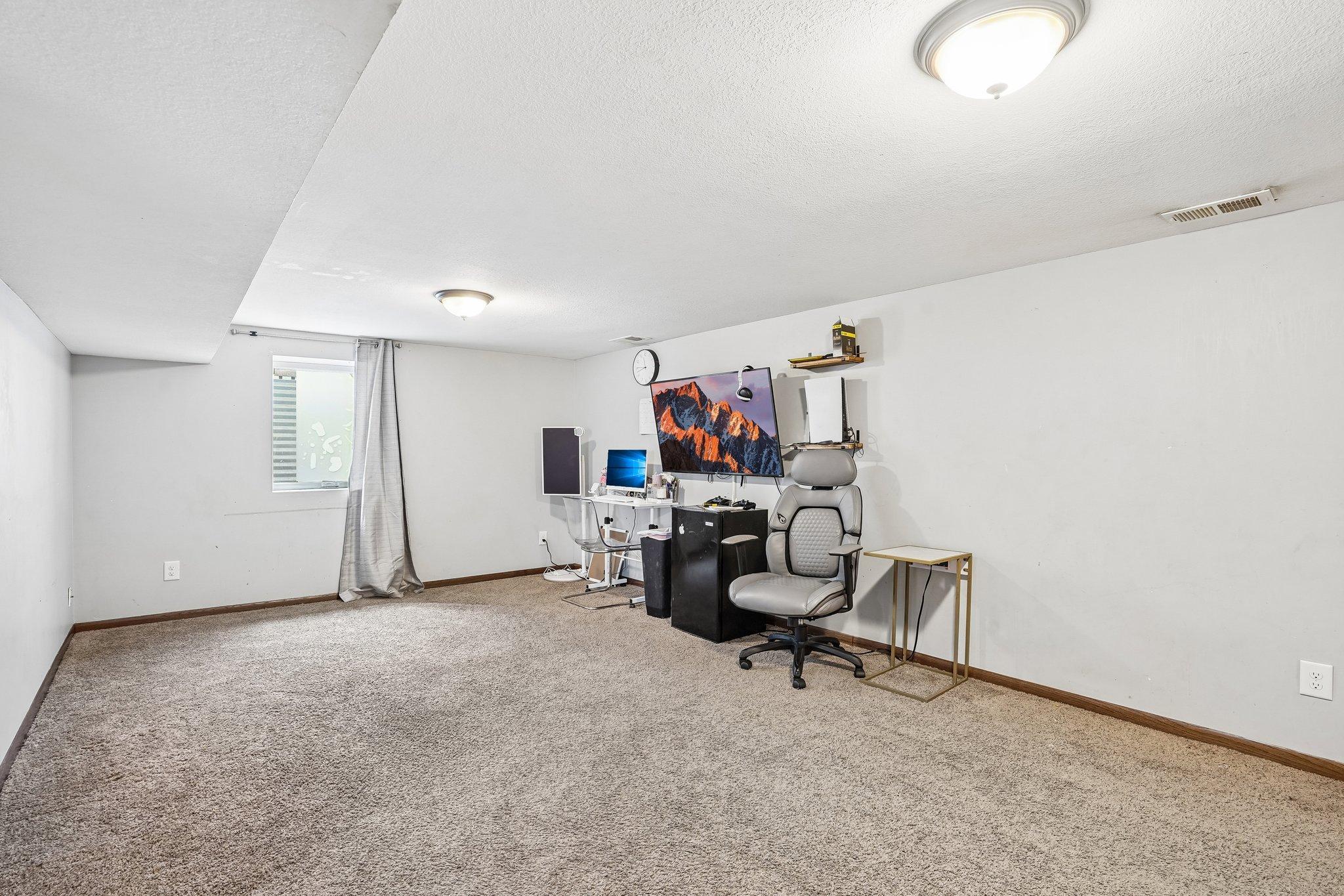25-web-or-mls-Howe Ln-S0505-025.jpg