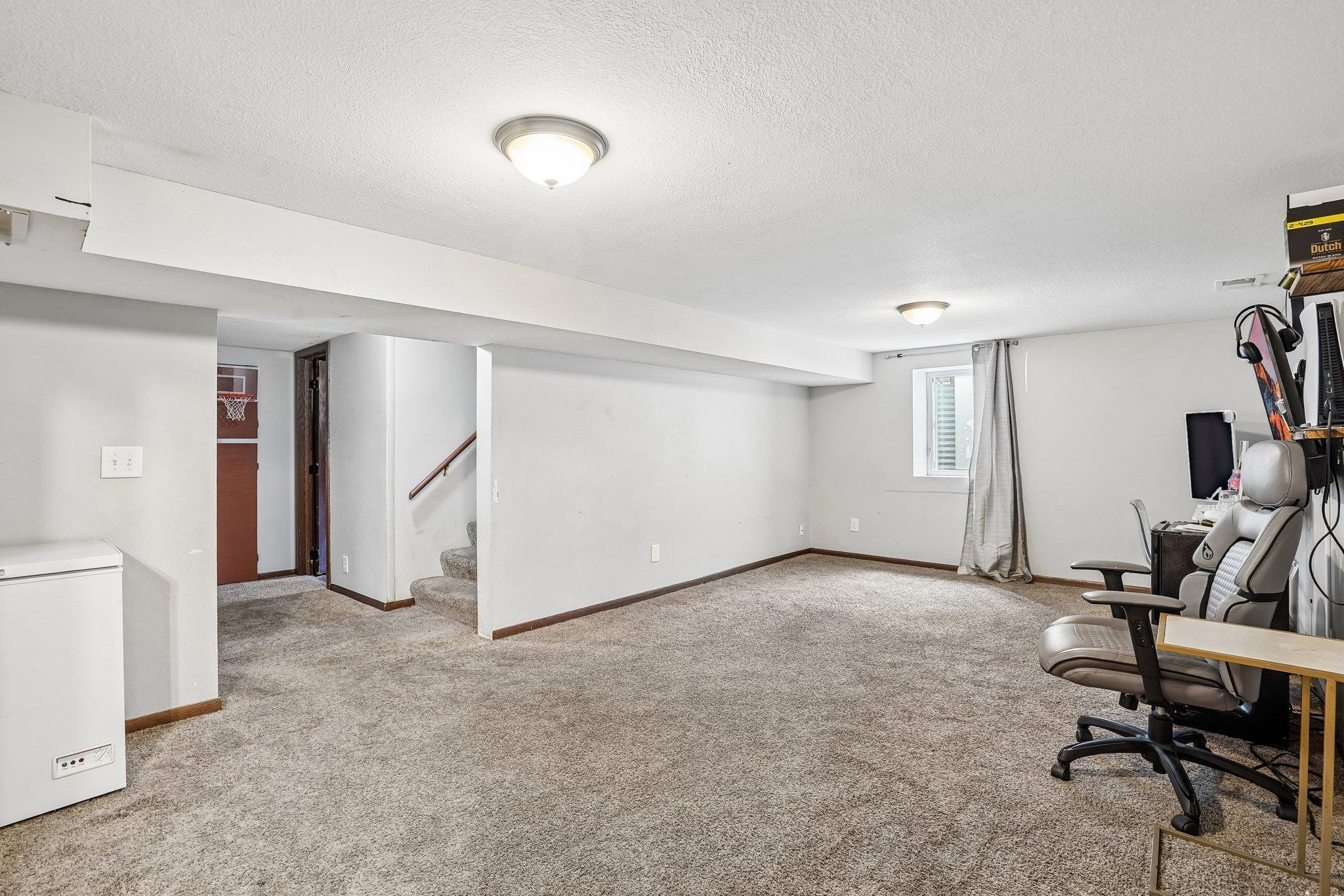 26-web-or-mls-Howe Ln-S0505-026.jpg