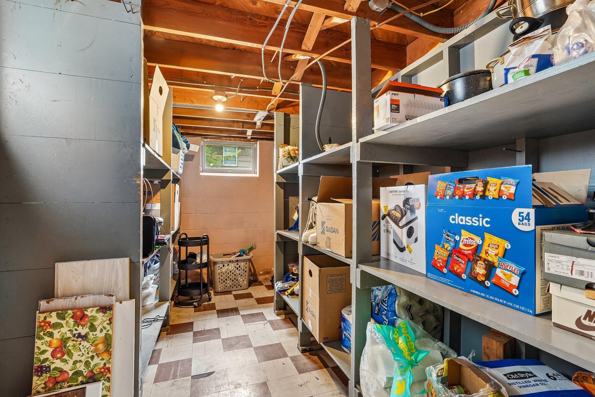 32-web-or-mls-Howe Ln-S0505-032.jpg