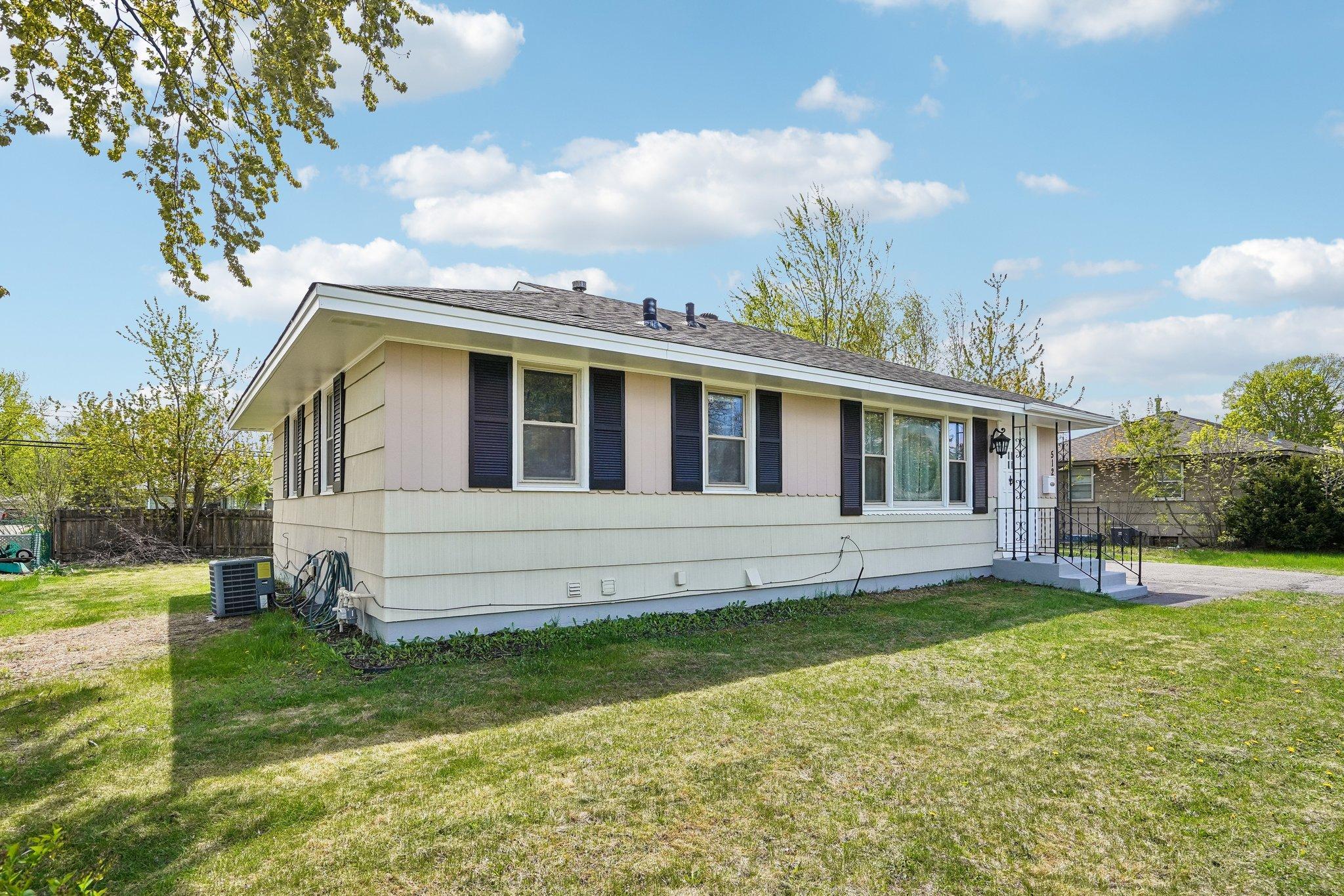 2-web-or-mls-Howe Ln-S0505-002.jpg