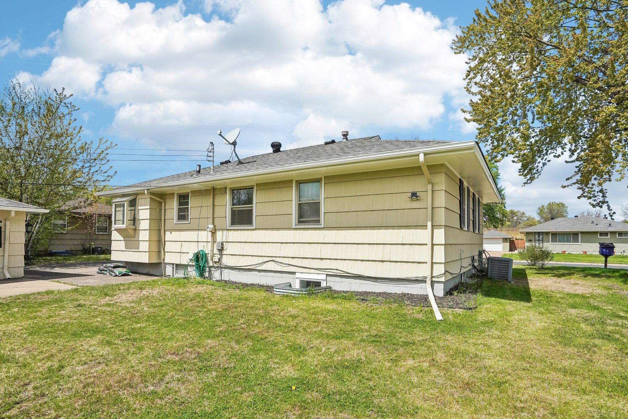 37-web-or-mls-Howe Ln-S0505-037.jpg