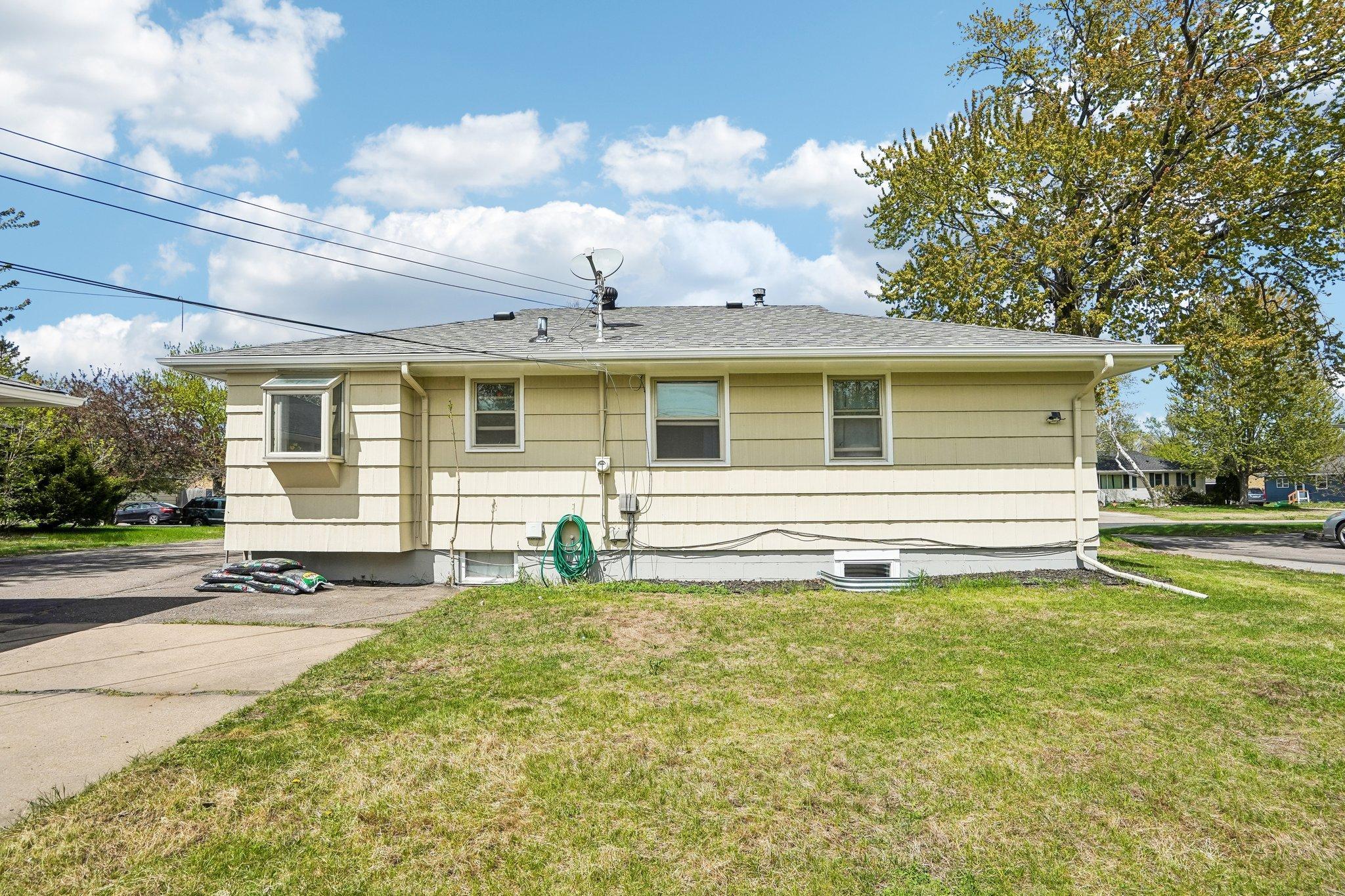 36-web-or-mls-Howe Ln-S0505-036.jpg