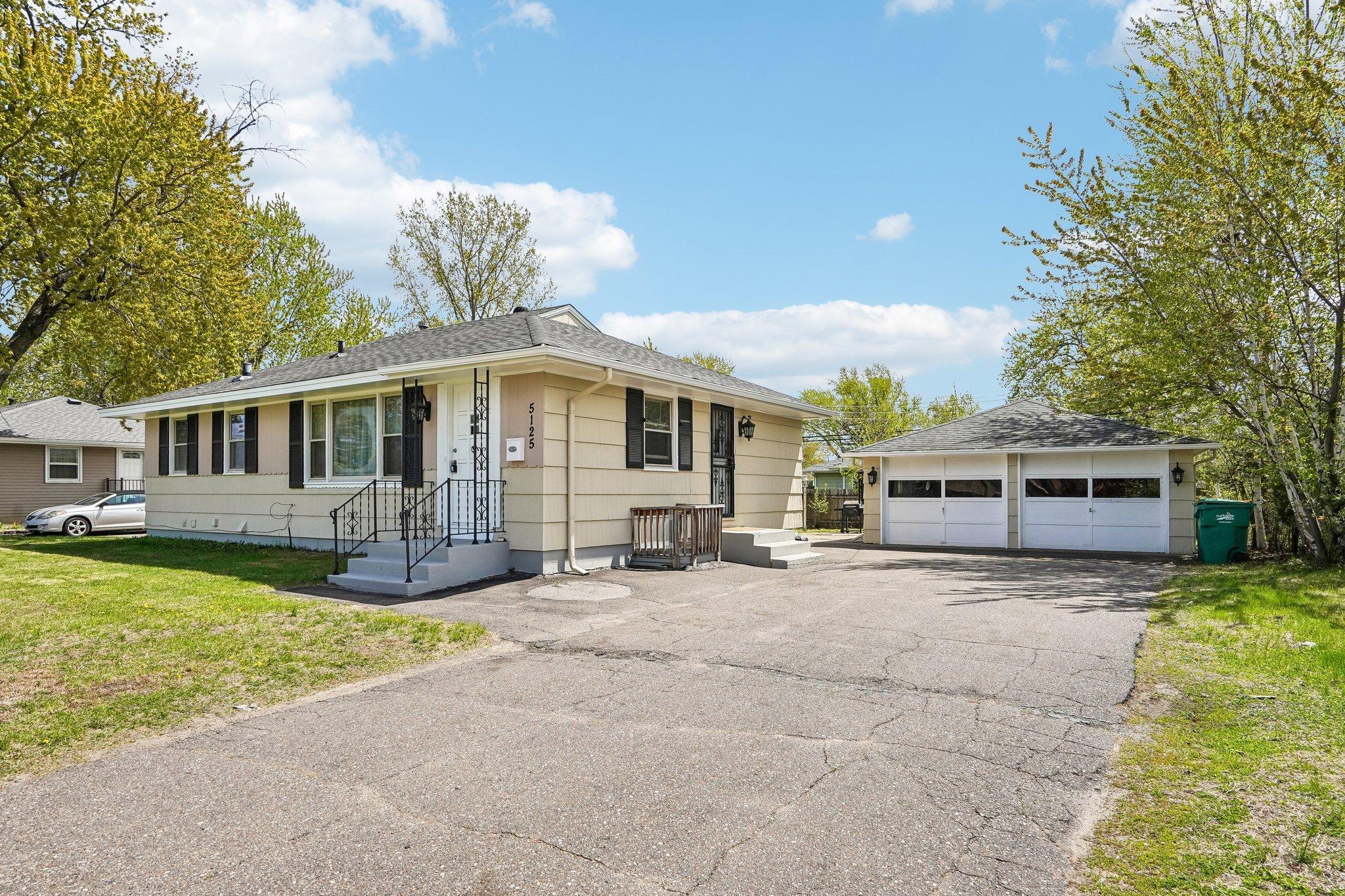 3-web-or-mls-Howe Ln-S0505-003.jpg
