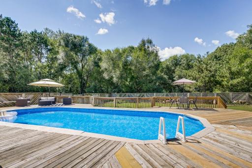 42'x16' Above ground heated pool with new pump and liner in 2020!