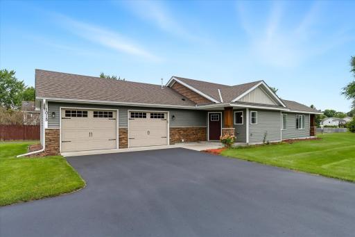 Welcome Home! 1015 Winsome Way NW, Isanti, MN 55040