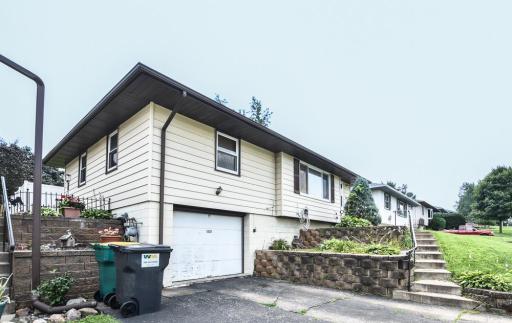1127 9th Avenue S, South Saint Paul, MN 55075