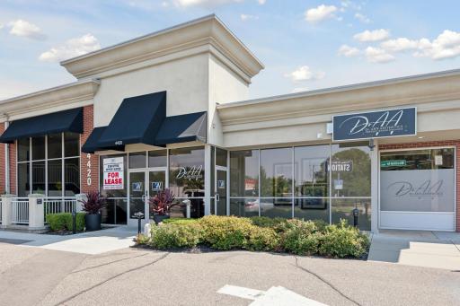 Prime Edina commercial space - ready for your business vision.