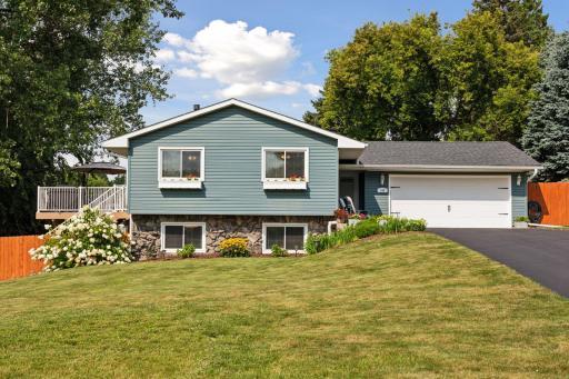 189 Sterling Street N, Maplewood, MN 55119