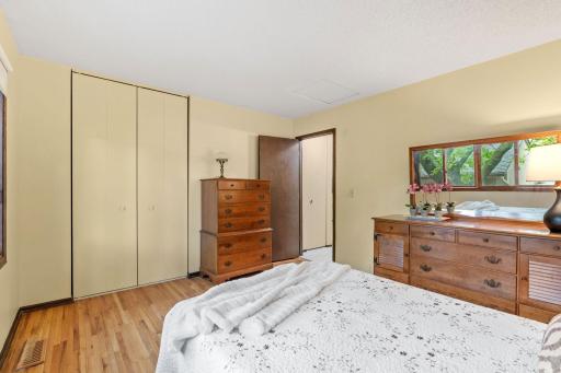 45 River Woods Lane, Burnsville, MN 55337