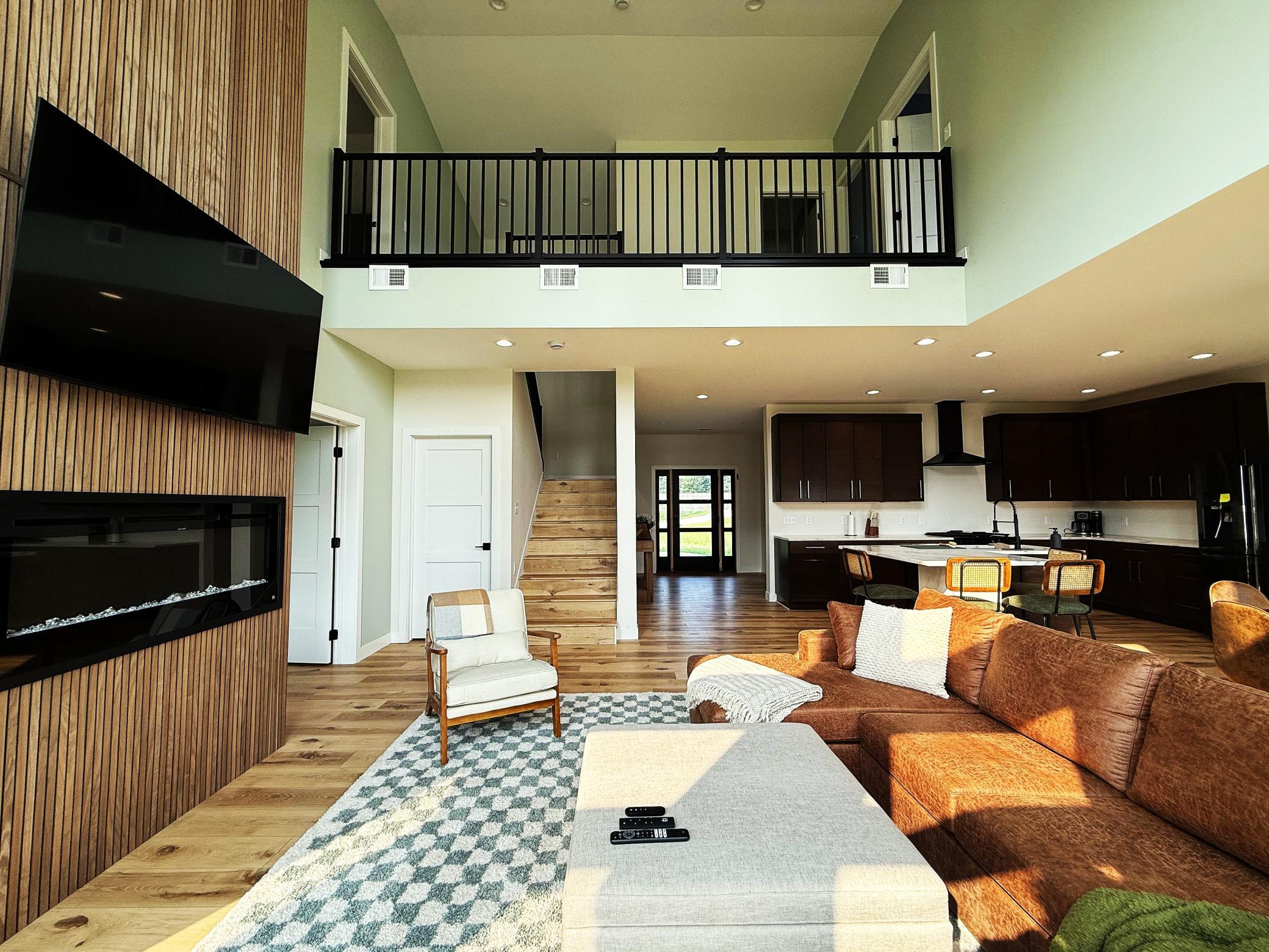 Living Room to Entry