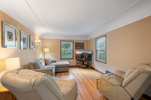 More of the timeless coved ceilings in the living room!