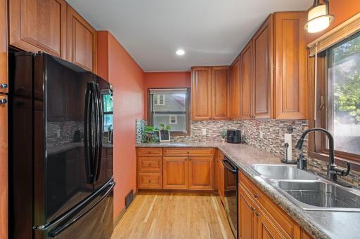 Light and bright with 2 kitchen windows!