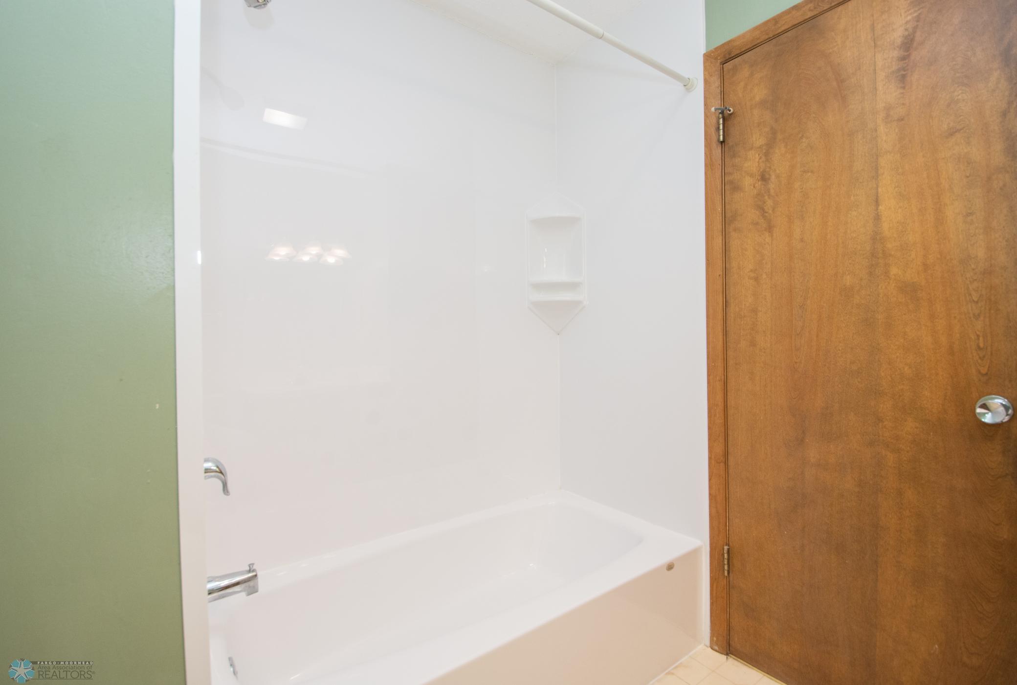 Full Bath Tub