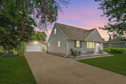 16 4th Avenue SE, Osseo, MN 55369