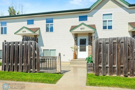 877 37th Avenue N, Fargo, ND 58102