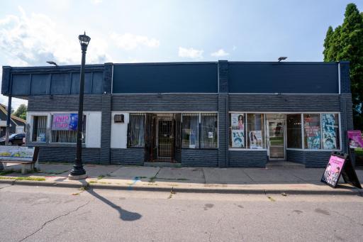 3501 Penn includes 4 separate storefronts.